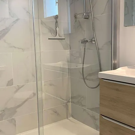Rénové Avec Balcon, Proche Commerces, Wifi Et Cellier Privatif - Balaruc-les-bains. - Fr-1-553-13