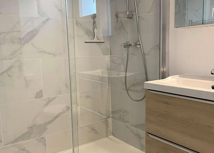 Renove Avec Balcon, Proche Commerces, Wifi Et Cellier Privatif - Balaruc-les-bains. - Fr-1-553-13